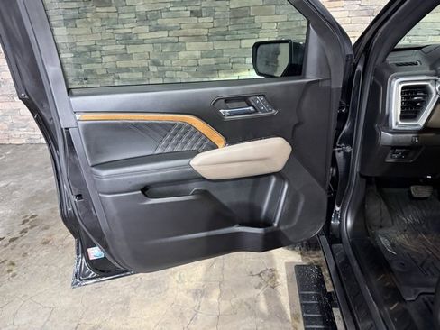 Used 2023 GMC Canyon Denali w/ Denali Black Edition image 11