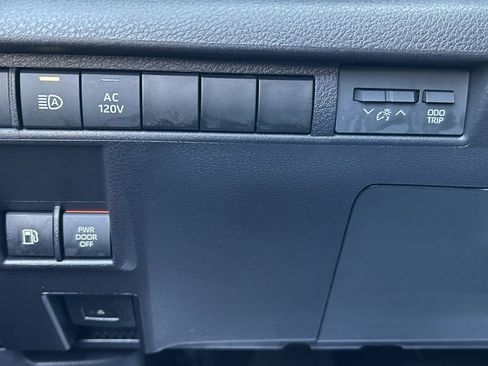Used 2025 Toyota Sienna XLE w/ XLE Plus Package AWD/4WD image 19