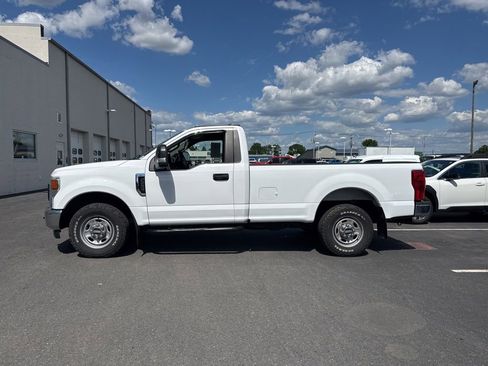 Used 2022 Ford F250 XL w/ Power Equipment Group RWD image 3