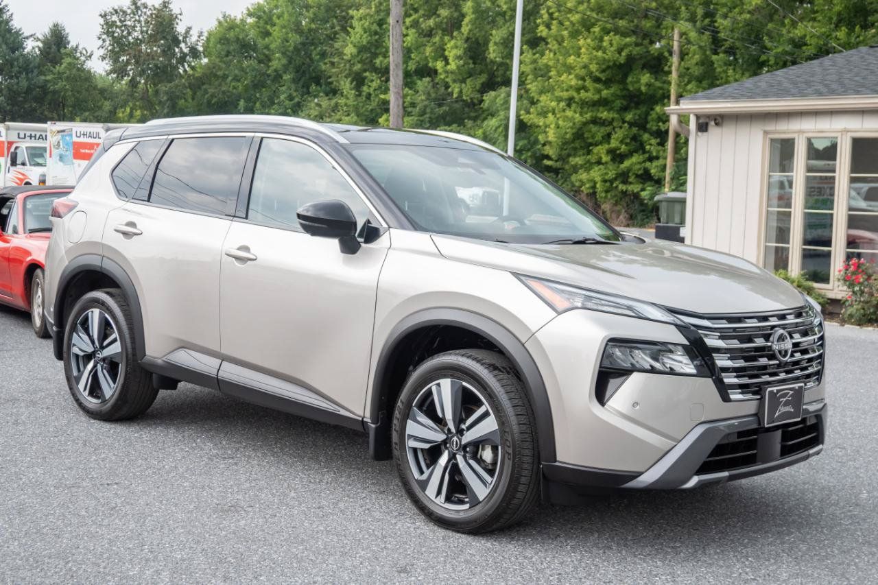 Used 2025 Nissan Rogue SL w/ SL Premium Package AWD/4WD image 4