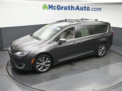 Used 2020 Chrysler Pacifica Limited w/ Tire & Wheel Group FWD image 25