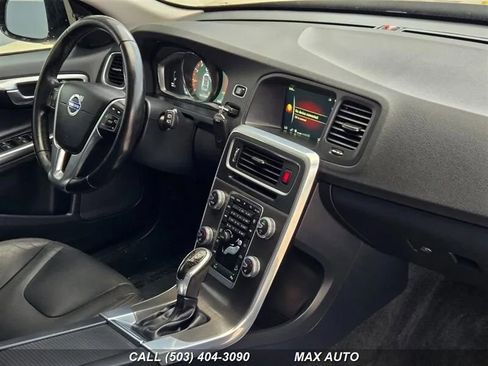 Used 2016 Volvo V60 T5 Cross Country w/ Convenience Package image 22