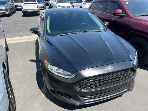 Used 2016 Ford Fusion Titanium FWD image 2