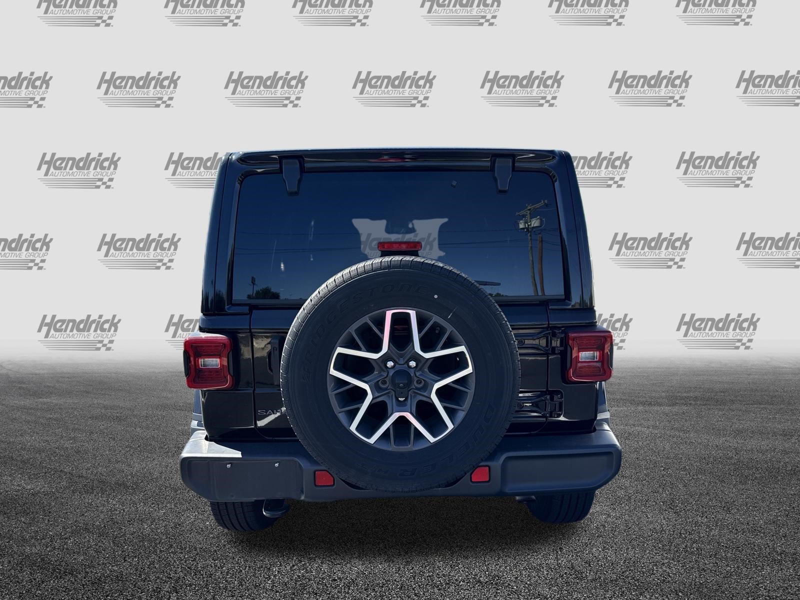 Used 2025 Jeep Wrangler Unlimited Sahara AWD/4WD image 9