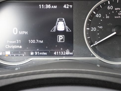 Used 2024 Nissan Versa SR image 24