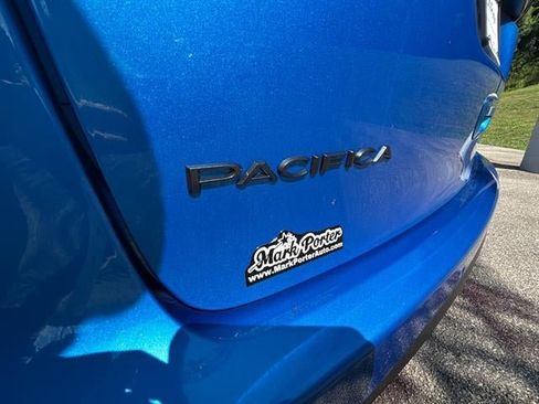 New 2027 Chrysler Pacifica Select AWD/4WD image 27