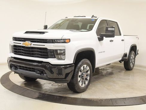Used 2024 Chevrolet Silverado 2500 Custom w/ Custom Convenience Package image 6