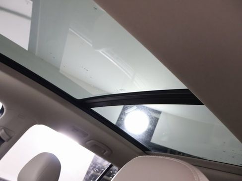 Used 2021 Volkswagen Atlas SE w/ Panoramic Sunroof Package image 9