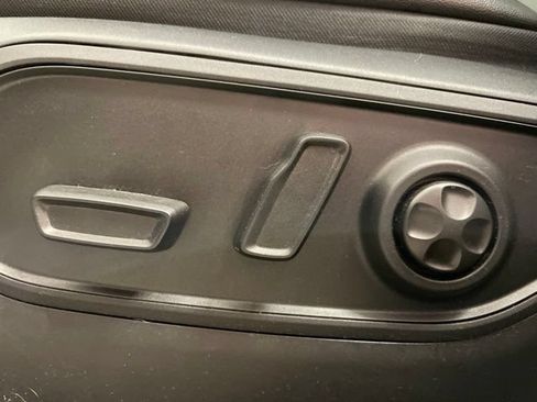 Used 2023 Jeep Grand Cherokee Altitude AWD/4WD image 15