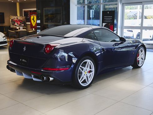 Used 2016 Ferrari California T image 59