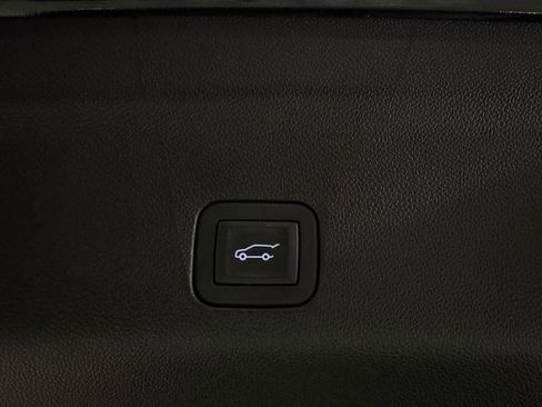 Used 2025 GMC Yukon Denali image 30