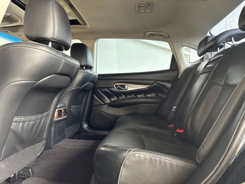 Used 2016 INFINITI Q70 L 3.7 w/ Deluxe Touring Package RWD image 19