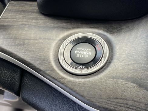 Used 2023 Jeep Grand Cherokee L Limited image 17