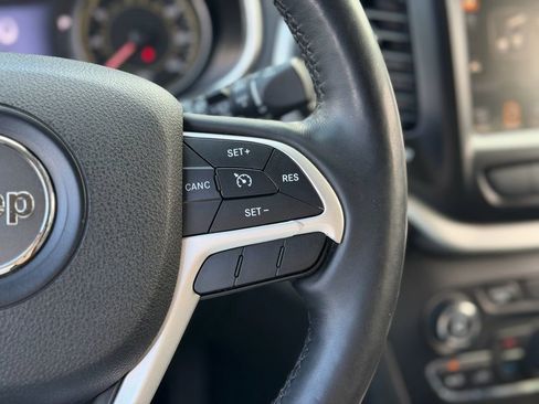 Used 2014 Jeep Cherokee Trailhawk w/ Comfort/Convenience Group AWD/4WD image 19