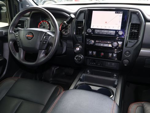 Used 2021 Nissan Titan PRO-4X w/ Pro-4x Convenience Package image 11