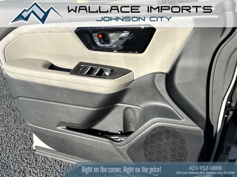 Certified 2025 Subaru Forester Limited image 13