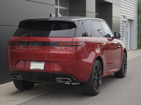 New 2025 Land Rover Range Rover Sport Dynamic SE image 2