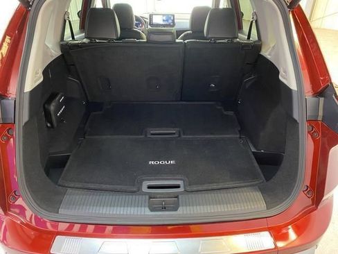 Used 2025 Nissan Rogue SL FWD image 29