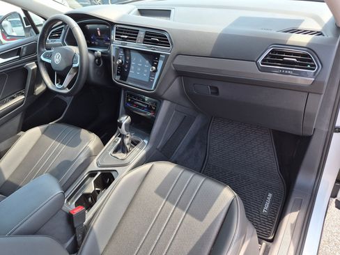 Used 2024 Volkswagen Tiguan SE FWD image 38