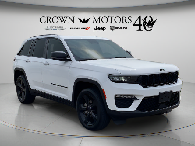 Used 2023 Jeep Grand Cherokee Limited w/ Black Appearance Package AWD/4WD image 3