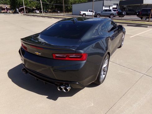 Used 2017 Chevrolet Camaro LT RWD image 33