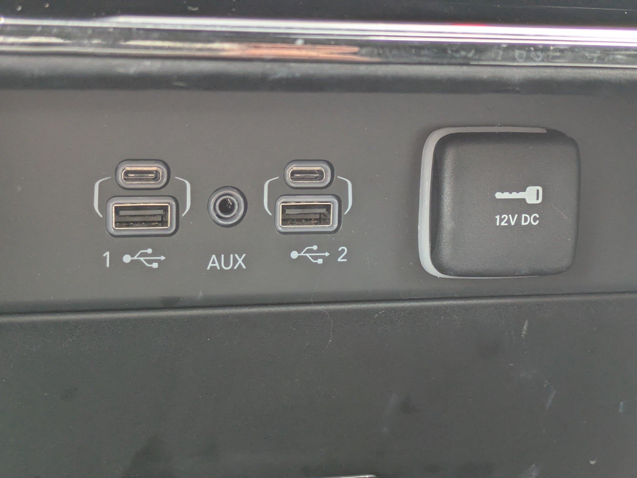 Used 2023 Jeep Grand Cherokee Laredo AWD/4WD image 28