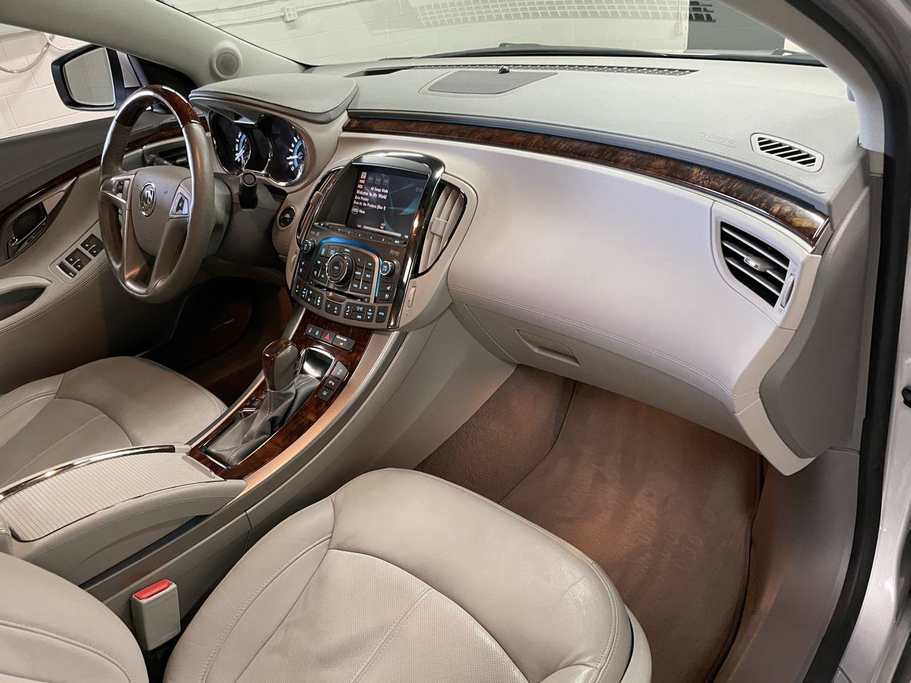 Used 2010 Buick LaCrosse CXL w/ Luxury Package AWD/4WD image 20