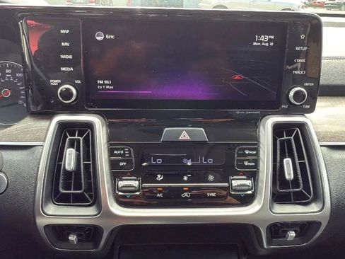 Used 2022 Kia Sorento S w/ Panoramic Sunroof Package image 18