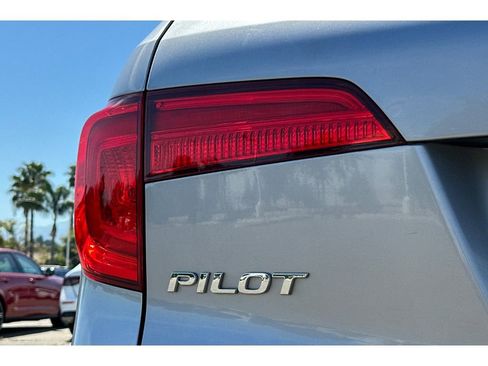 Used 2018 Honda Pilot EX image 6