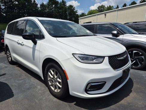 Used 2024 Chrysler Pacifica Touring-L FWD image 1