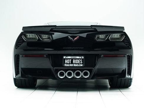 Used 2015 Chevrolet Corvette Z06 w/ 3LZ Preferred Equipment Group RWD image 16