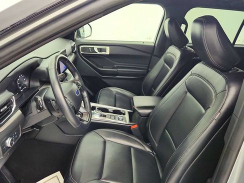 Used 2020 Ford Explorer XLT w/ Equipment Group 202A AWD/4WD image 20