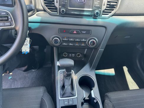 Used 2018 Kia Sportage LX FWD image 31