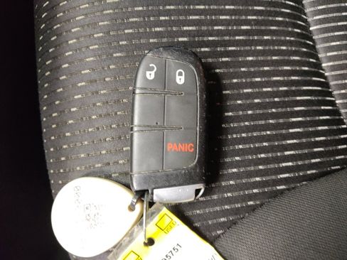 Used 2019 Dodge Journey SE w/ Blacktop Package image 32