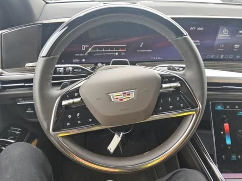 Used 2025 Cadillac Escalade Premium Luxury RWD image 4