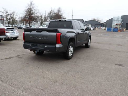 Used 2022 Toyota Tundra SR5 w/ SR5 Convenience Package image 5