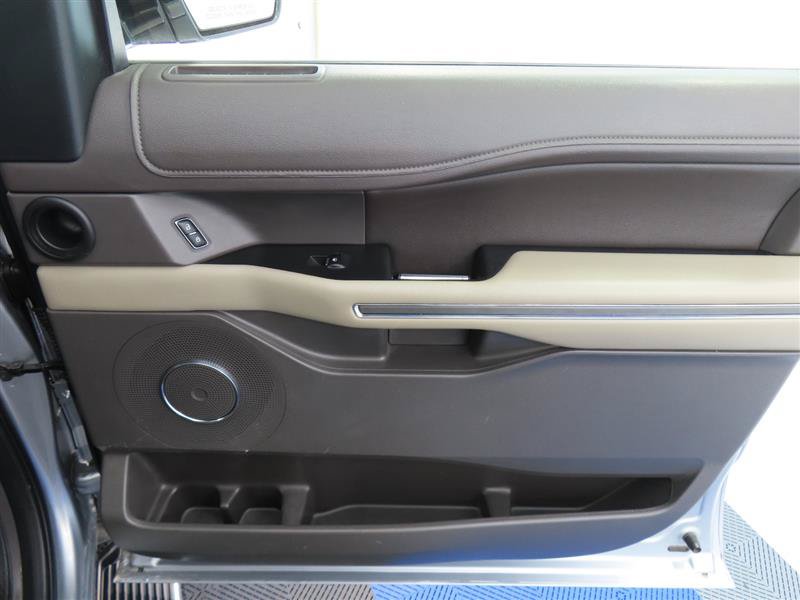 Used 2020 Ford Expedition XLT w/ Equipment Group 202A AWD/4WD image 33