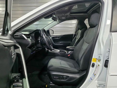 Used 2020 Toyota RAV4 XLE w/ Convenience Package image 13