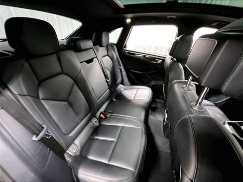 Used 2024 Porsche Macan AWD/4WD image 31