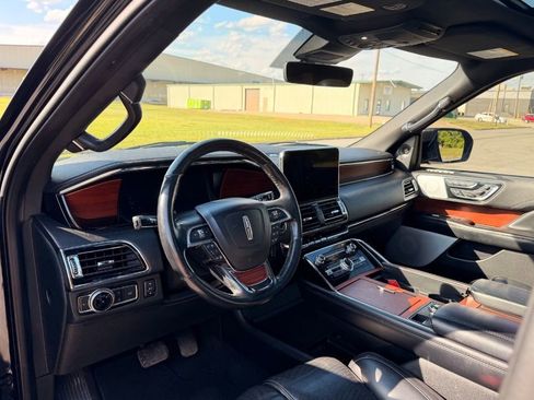 Used 2021 Lincoln Navigator L Reserve image 3