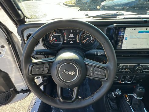 Used 2024 Jeep Gladiator Sport image 27