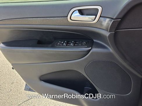 Used 2015 Jeep Grand Cherokee Laredo image 30