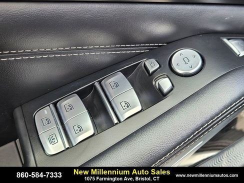 Used 2021 BMW X7 M50i image 16