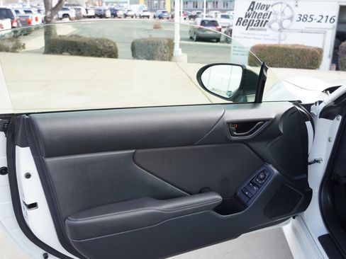 Certified 2025 Toyota GR86 Base w/ ALL Weather Mat Package (TMS) image 17