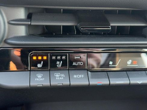 Used 2025 Toyota Crown Limited AWD (Natl) image 22