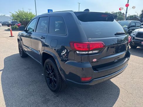 Used 2018 Jeep Grand Cherokee Altitude AWD/4WD image 5