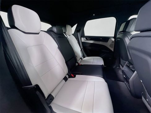 New 2026 Porsche Cayenne Base image 29
