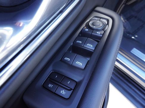 Certified 2023 GMC Yukon SLT w/ SLT Luxury Package image 17