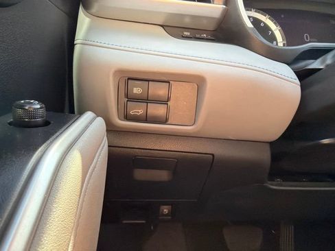 Used 2022 Toyota Highlander XLE AWD/4WD image 13