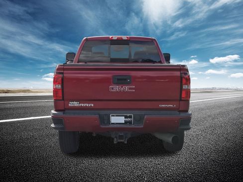 Used 2018 GMC Sierra 2500 Denali w/ Duramax Plus Package AWD/4WD image 17